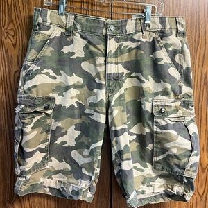 Carhartt  Relaxed Fit Camo Cargo Shorts Sz 36 Fits like a 34